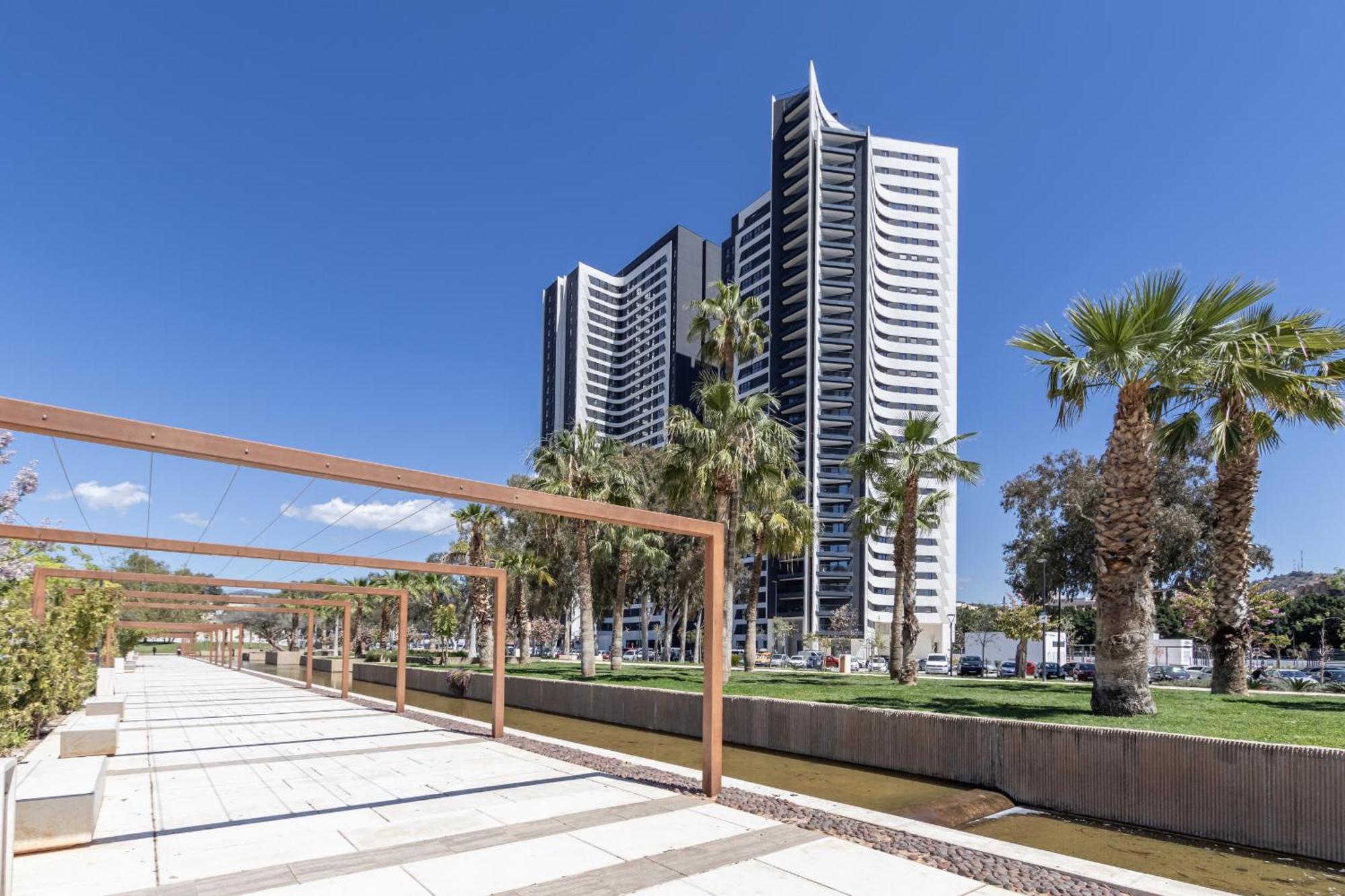 Апартаменты Malaga Skyline 1 Pool & Parking Free Экстерьер фото